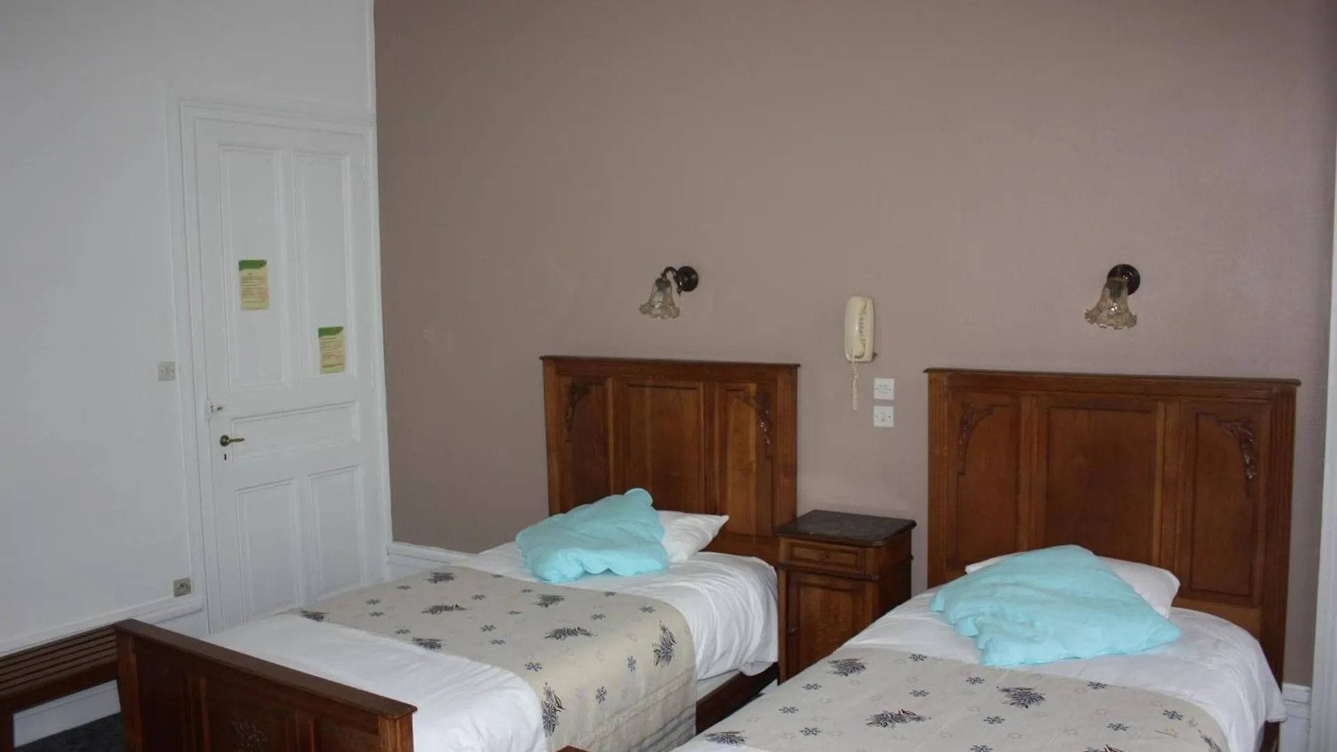 Hotel Savoy Aix-les-Bains 2*,  France